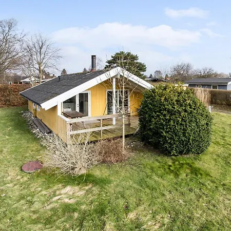 2 Bedroom Cozy In Juelsminde Casa de Férias