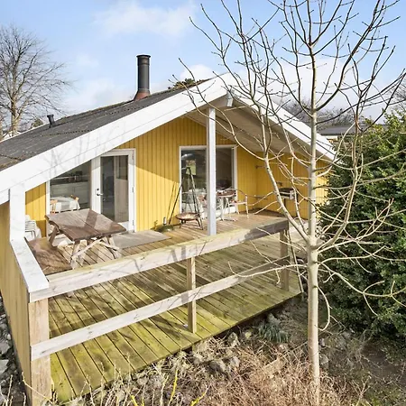 2 Bedroom Cozy In Juelsminde *