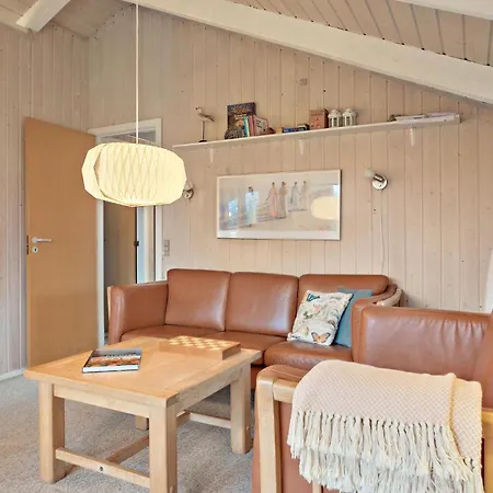 2 Bedroom Cozy In Juelsminde Casa de Férias *