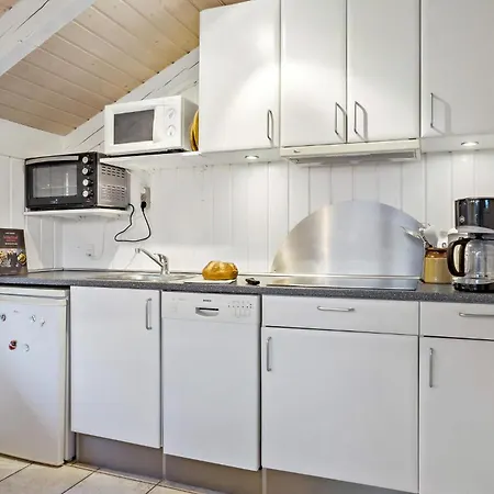 2 Bedroom Cozy In Juelsminde *