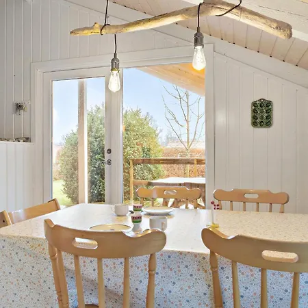 2 Bedroom Cozy In Juelsminde Sønderby