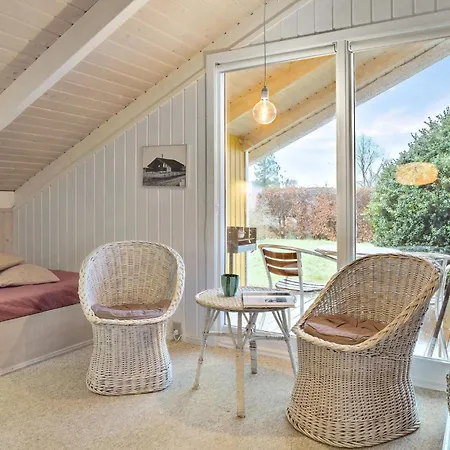 2 Bedroom Cozy In Juelsminde *