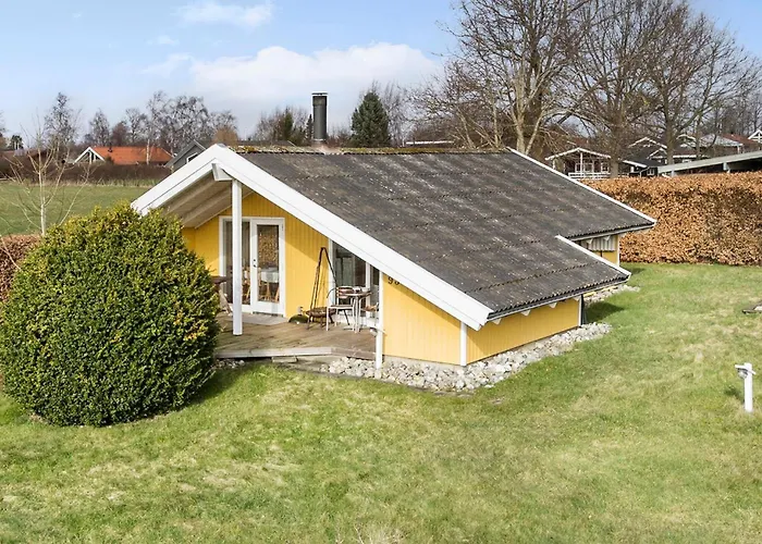 2 Bedroom Cozy In Juelsminde 別荘